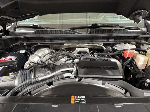 Used 2025 Chevrolet Silverado 2500 ZR2 w/ Technology Package AWD/4WD image 26
