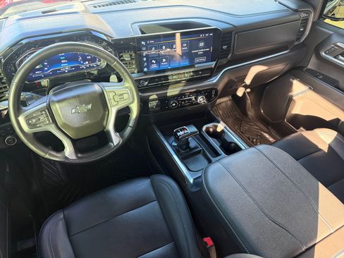 Used 2023 Chevrolet Silverado 1500 LT Trail Boss w/ LT Trail Boss Premium Package AWD/4WD image 27