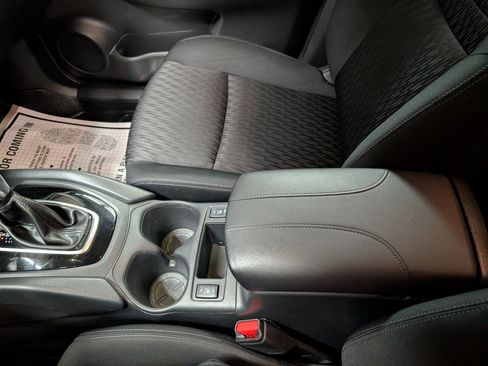 Used 2018 Nissan Rogue SV FWD image 13
