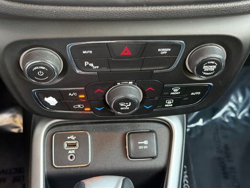 Used 2018 Jeep Compass Latitude w/ Popular Equipment Group FWD image 33