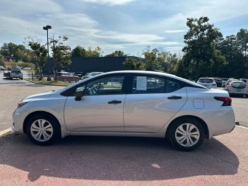 Used 2025 Nissan Versa S w/ Trunk Package image 2