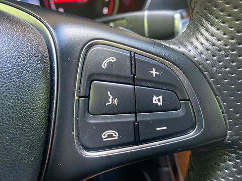 Used 2017 Mercedes-Benz GLC 300 4MATIC image 11