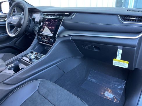 New 2025 Jeep Grand Cherokee L Altitude image 43