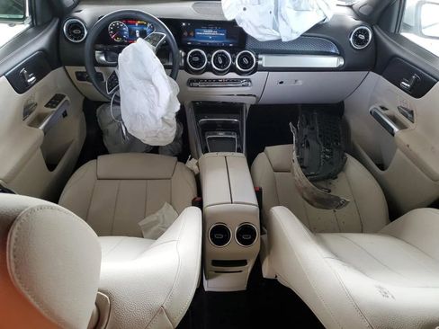 Used 2025 Mercedes-Benz GLB 250 4MATIC image 8