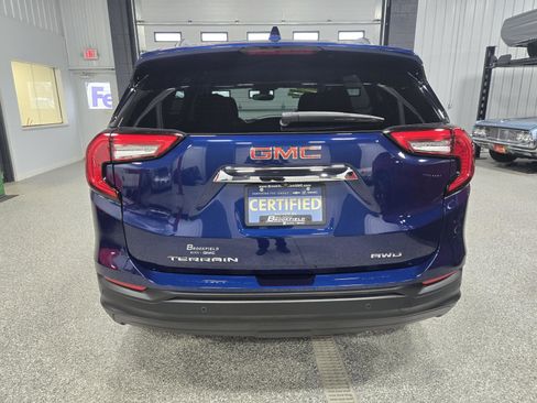 Certified 2022 GMC Terrain SLE w/ Driver Convenience Package image 3