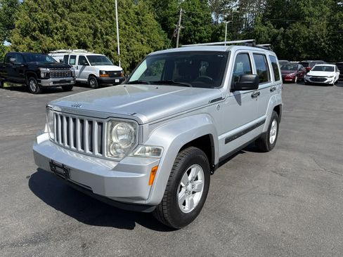 Used 2010 Jeep Liberty Sport w/ Popular Equipment Group AWD/4WD image 7
