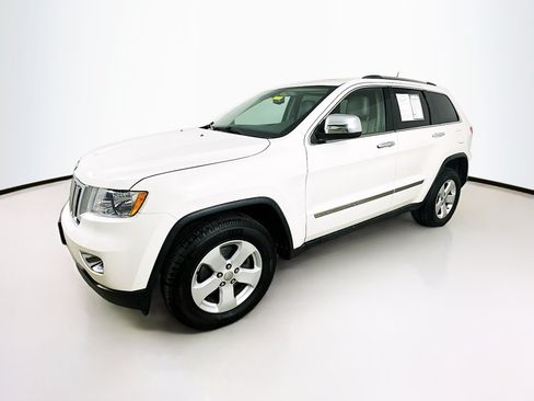 Used 2011 Jeep Grand Cherokee Laredo AWD/4WD image 3
