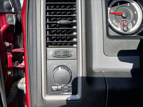 Used 2019 RAM 1500 Tradesman w/ Chrome Appearance Group RWD image 35