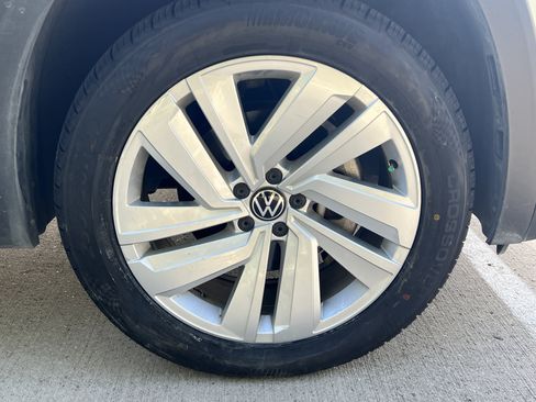 Used 2023 Volkswagen Atlas Cross Sport SE w/ Panoramic Sunroof Package FWD image 12