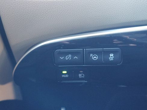 Used 2019 Toyota Prius image 30