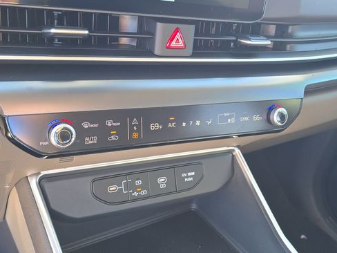 New 2026 Kia Carnival FWD image 24