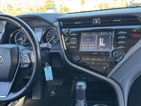 Used 2020 Toyota Camry SE image 20