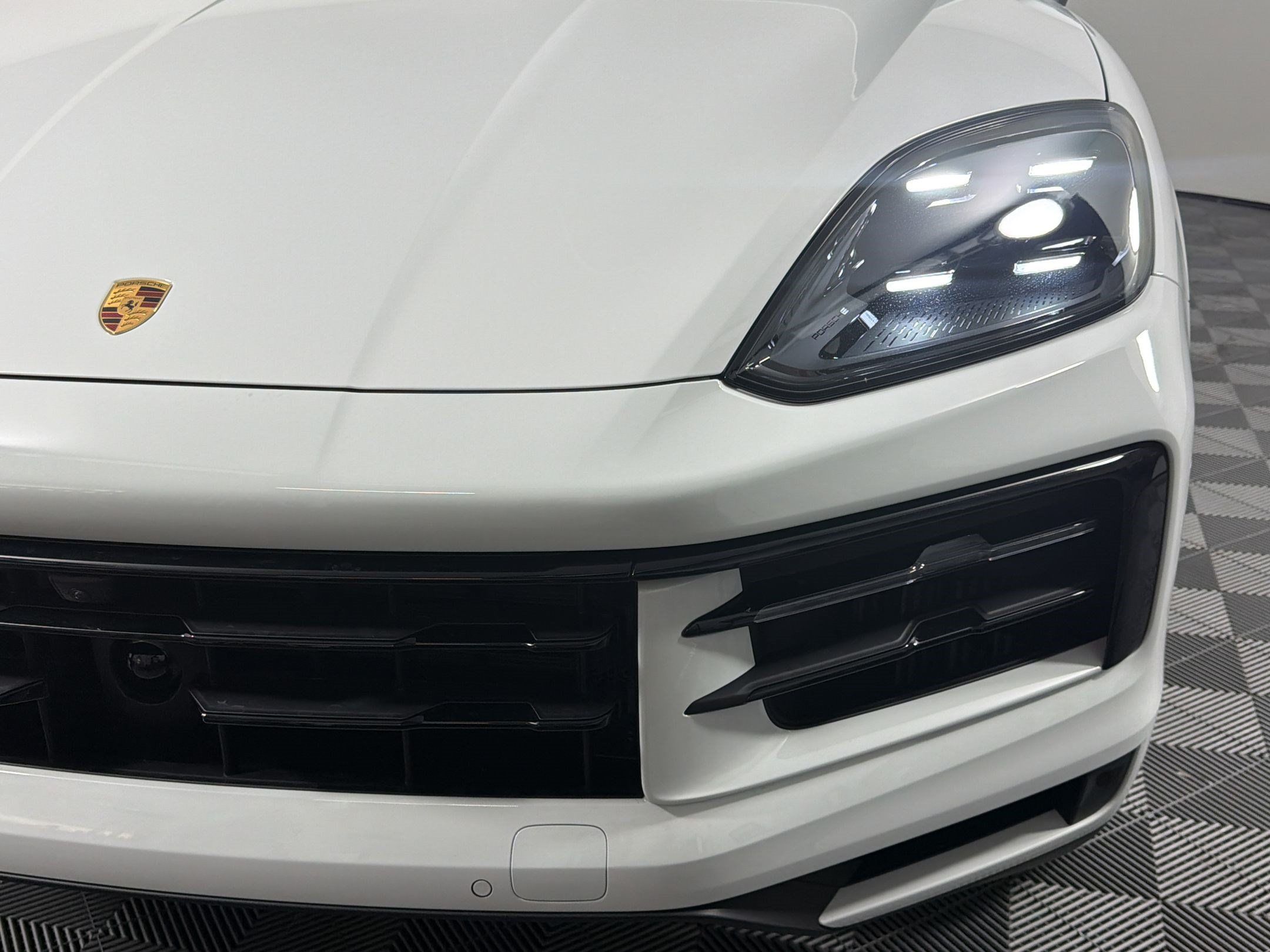Used 2026 Porsche Cayenne AWD/4WD image 12