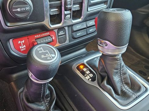 Used 2024 Jeep Gladiator Willys image 13