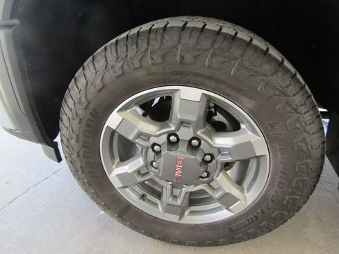 Used 2025 GMC Sierra 2500 SLT w/ SLT Convenience Package AWD/4WD image 35