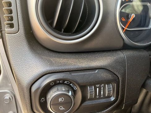 Used 2020 Jeep Gladiator Sport w/ Quick Order Package 24S AWD/4WD image 14