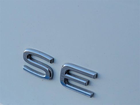 Used 2022 Volkswagen Atlas Cross Sport SE image 10