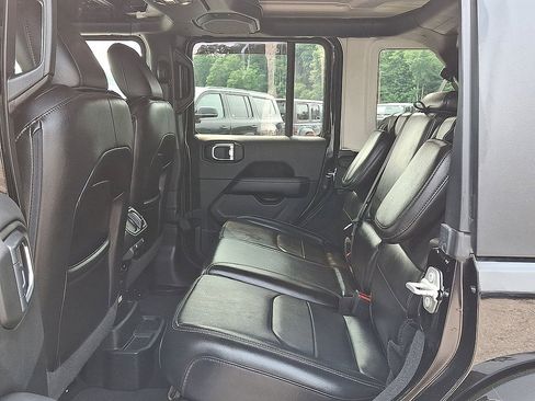 Used 2023 Jeep Wrangler Unlimited Sahara w/ Cold Weather Group AWD/4WD image 26