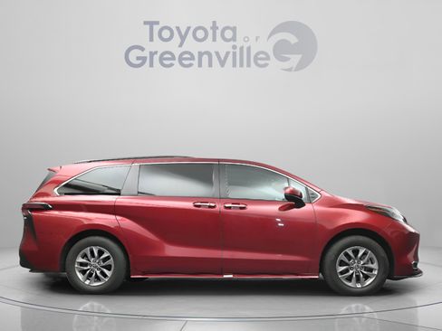 Certified 2023 Toyota Sienna XLE FWD image 17