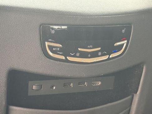 Used 2020 Cadillac Escalade Premium Luxury AWD/4WD image 23