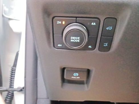New 2025 Ford Expedition Active AWD/4WD image 17