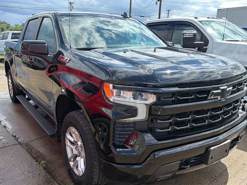 Used 2023 Chevrolet Silverado 1500 RST AWD/4WD image 3