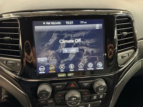 Used 2022 Jeep Grand Cherokee Limited AWD/4WD image 21