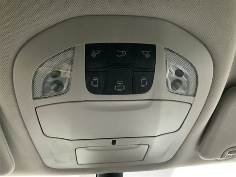 Used 2024 Chrysler Pacifica Touring-L image 40