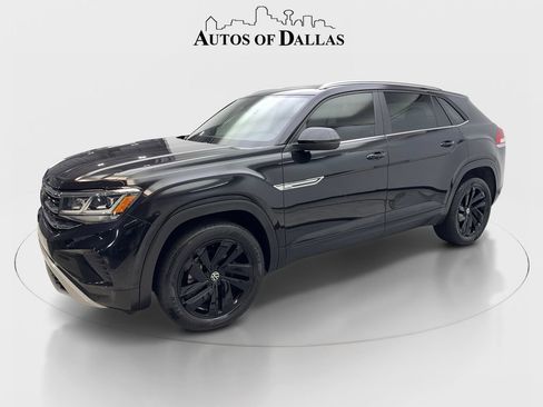 Used 2023 Volkswagen Atlas Cross Sport SE w/ Panoramic Sunroof Package FWD image 2