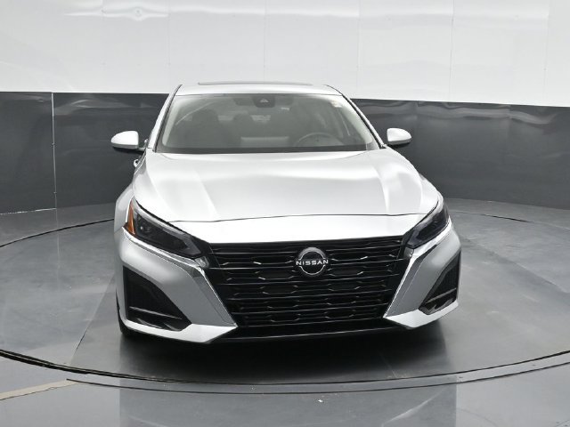 Used 2023 Nissan Altima 2.5 SV w/ SV Premium Package FWD image 7