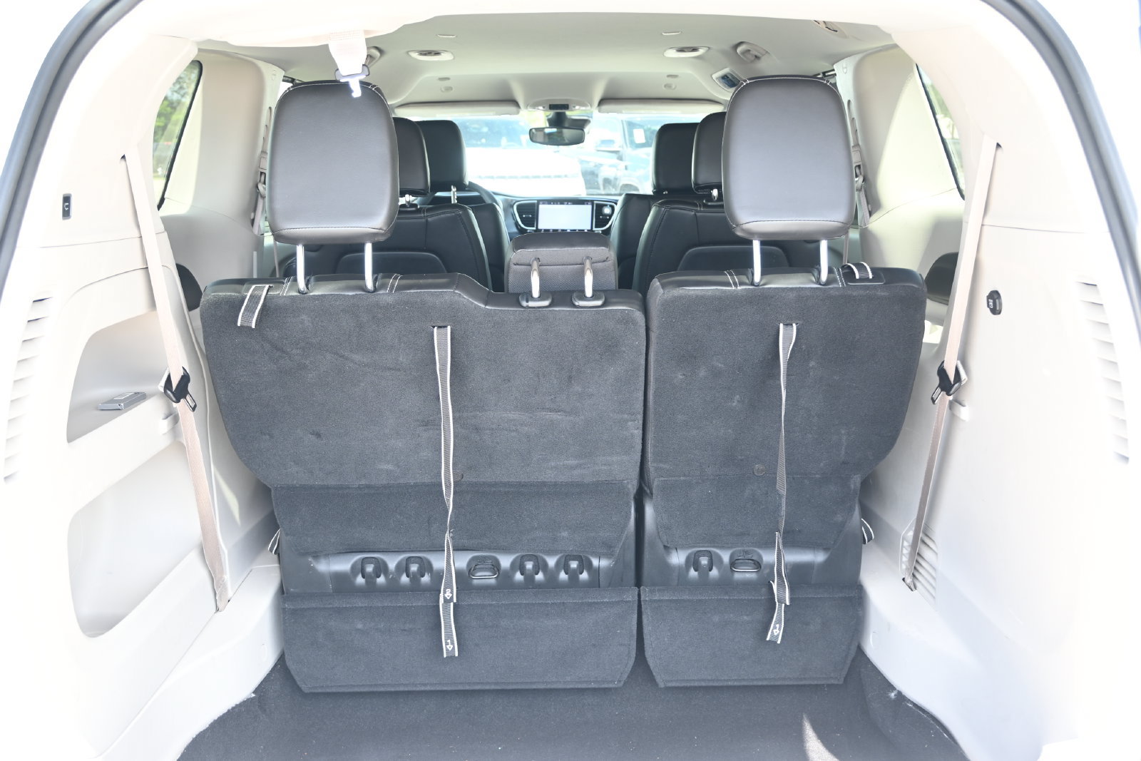 Used 2024 Chrysler Pacifica Touring-L FWD image 27