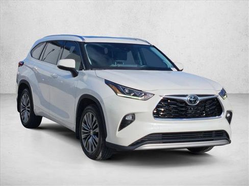 Certified 2021 Toyota Highlander Platinum image 3