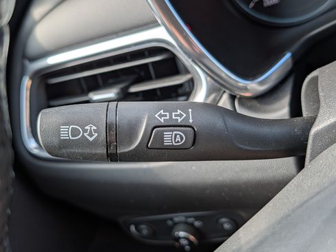 Used 2020 Chevrolet Equinox LT FWD image 22