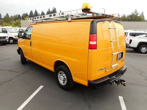 Used 2005 Chevrolet Express 3500 3500 Cargo Van Roof Rack Tow P image 13