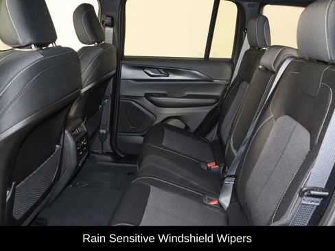 New 2025 Jeep Grand Cherokee Laredo image 17