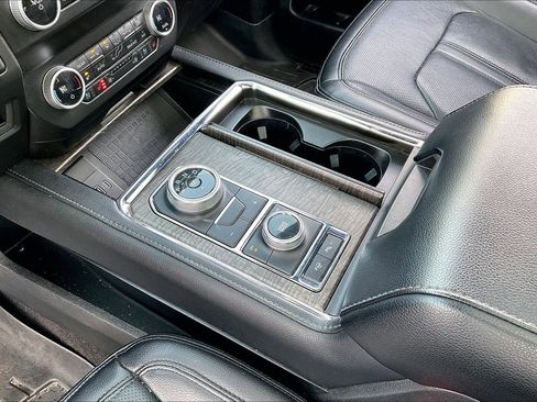 Used 2021 Ford Expedition Max Limited image 12