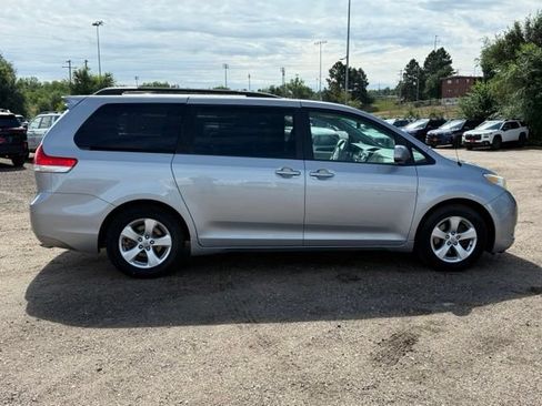 Used 2014 Toyota Sienna LE FWD image 6