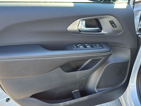 New 2026 Chrysler Pacifica Select w/ S Appearance Package FWD image 13