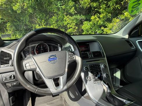 Used 2017 Volvo XC60 T6 Dynamic w/ Preferred Option Package AWD/4WD image 32
