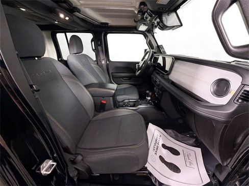 Used 2024 Jeep Wrangler Sahara image 27