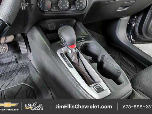 Certified 2025 Chevrolet Trax RS w/ Sunroof Package FWD image 16