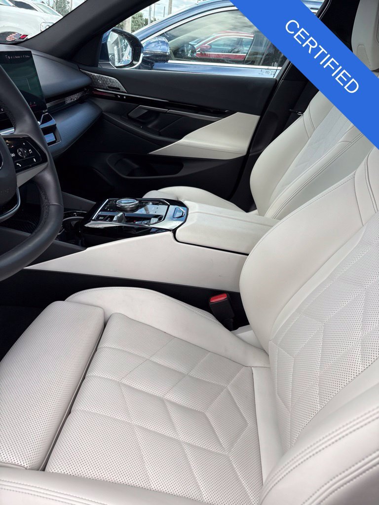 Certified 2024 BMW 530i w/ Premium Package RWD image 3
