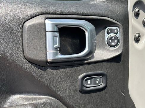 Used 2023 Jeep Gladiator Sport AWD/4WD image 26