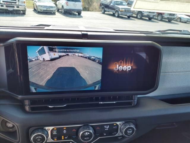 Used 2025 Jeep Wrangler Unlimited Sport AWD/4WD image 16