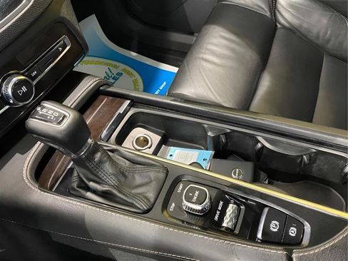 Used 2017 Volvo XC90 T6 Momentum w/ Vision Package AWD/4WD image 17