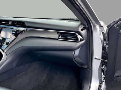Used 2019 Toyota Camry SE image 15