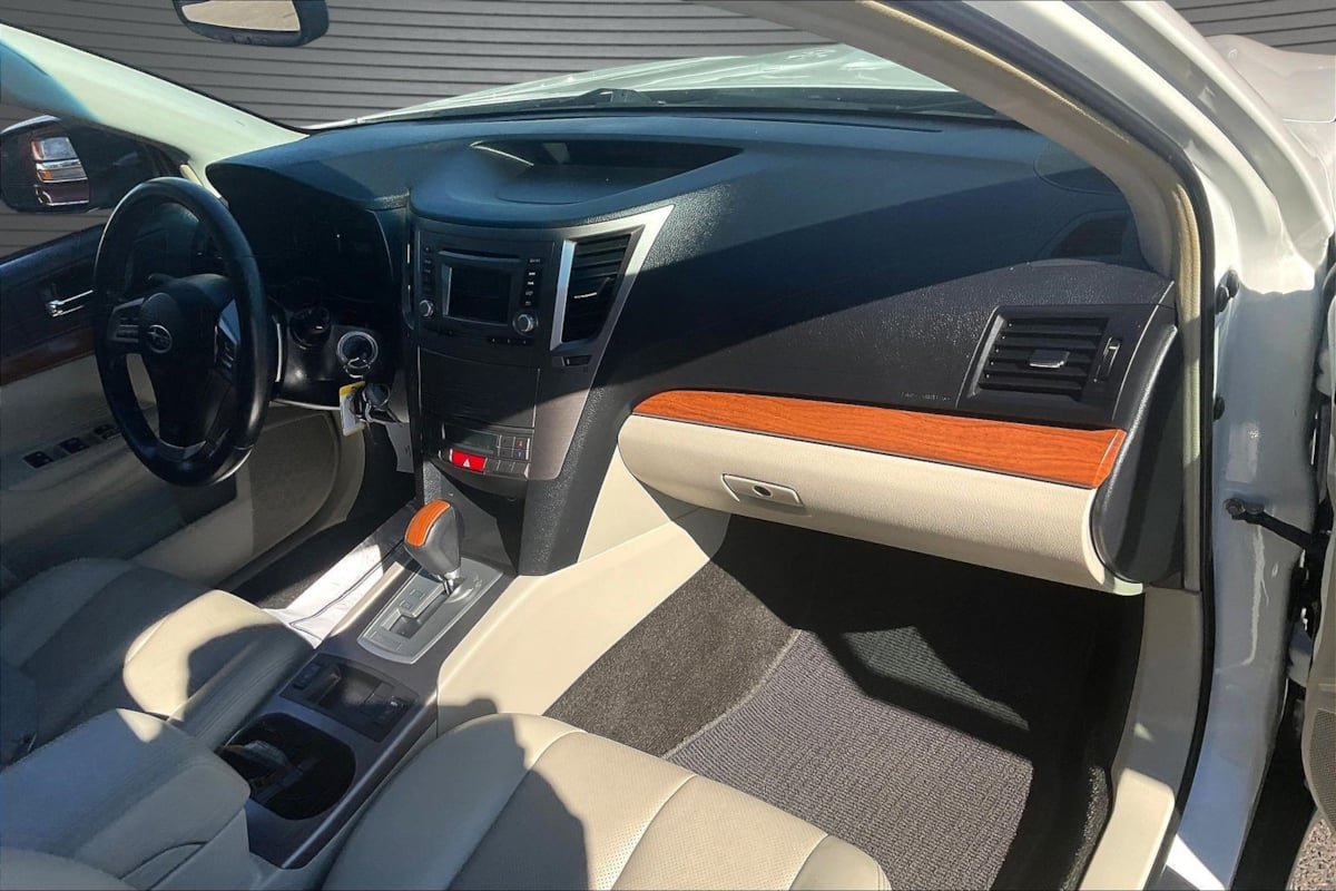 Used 2014 Subaru Outback 2.5i Limited w/ Moonroof Package AWD/4WD image 25