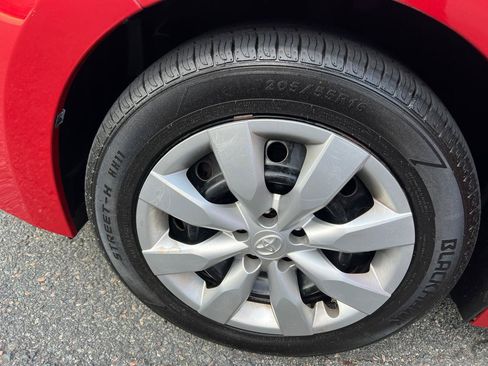 Used 2015 Toyota Corolla LE FWD image 27