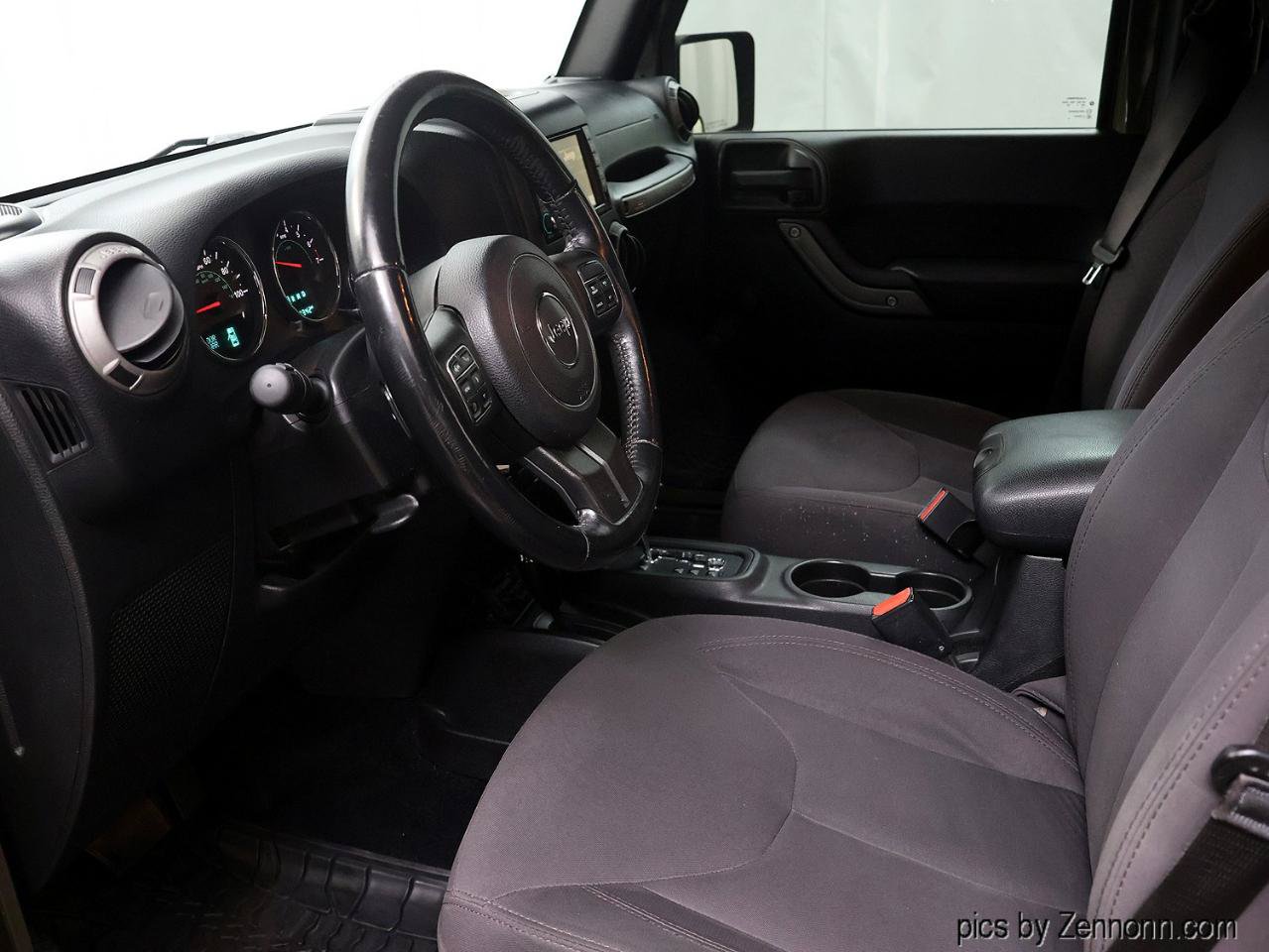 Used 2016 Jeep Wrangler Unlimited Sport w/ Connectivity Group AWD/4WD image 7