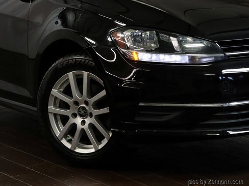 Used 2019 Volkswagen Golf S image 3